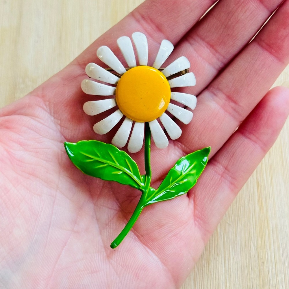VTG‎ Daisy Flower power Big Pin Brooch Enamel Floral Collectible Retro Peace 60s